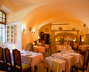 Château d'Ayres restaurant groupe Meyrueis (48) Château d'Ayres restaurant groupe Meyrueis (48)