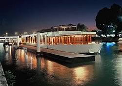 Les Bateaux  Roues restaurant groupe Paris 15